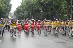 Sôi động Giải đua xe đạp Hà Nội mở rộng lần thứ nhất năm 2014
