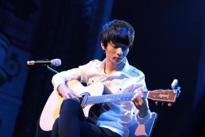 “Thần đồng guitar Hàn Quốc” Sungha Jung trở lại Việt Nam