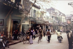 “Việt Nam những năm 80”: Khoảnh khắc bình dị qua ống kính nhà báo Pháp