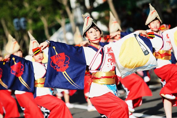 Yosakoi là một điệu múa truyền thống của Nhật Bản sinh ra là để cổ vũ tinh thần của mọi người.
