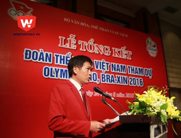 Ông Trần Đức Phấn - Phó tổng cục trưởng Tổng cục TDTT, Trưởng đoàn TTVN đã báo cáo về thành tích đạt được