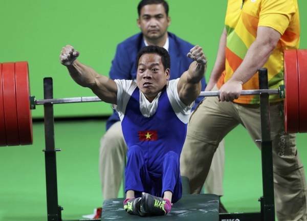 Lực sỹ Lê Văn Công giành huy chương vàng đầu tiên cho Việt Nam tại Paralympic 2016