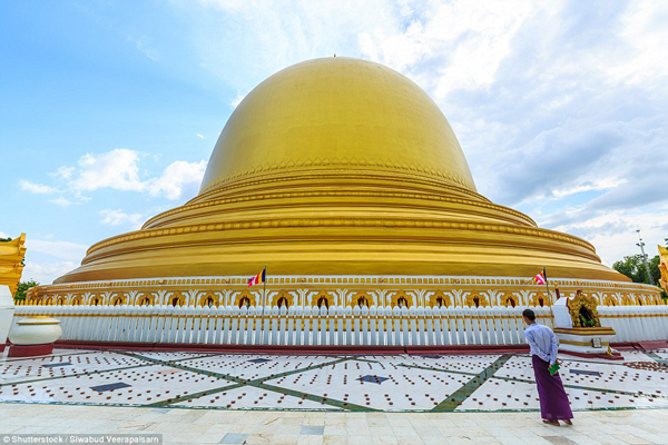 Chùa Kaunghmudaw ở Sagaing, Myanmar: Ngôi chùa này được xây dựng bởi vua Thalun và con trai của ông vào năm 1636. Mái vòm của chùa từng được sơn màu trắng để biểu trưng cho sự tinh khiết, nhưng giờ đã được mạ vàng