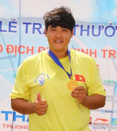 VĐV Nguyễn Thị Hồng Thương (Vĩnh Long) phá kỷ lục ở nội dung ném đĩa nữ. 