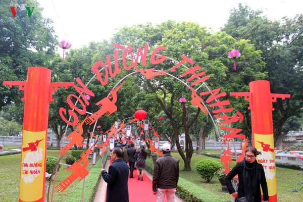 Lần đầu tiên Ngày Thơ Việt Nam tổ chức Con đường thi nhân để giới thiệu chân dung, sáng tác của các nhà thơ tiêu biểu của Việt Nam.