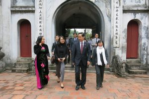 Phó Thủ tướng Hàn Quốc thăm di tích Văn Miếu – Quốc Tử Giám