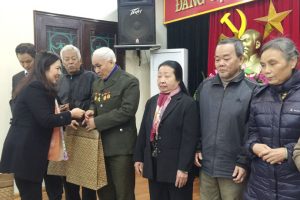 Đảng ủy Khối các cơ quan TP Hà Nội dâng hương tại Đài tưởng niệm phố Khâm Thiên