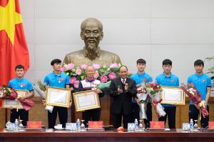 Thủ tướng Nguyễn Xuân Phúc trao Huân chương Lao động Hạng Nhất cho U23 Việt Nam