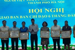 Ban chỉ đạo CVĐ “Người Việt Nam ưu tiên dùng hàng Việt Nam” thành phố Hà Nội khen thưởng 40 tập thể, 51 cá nhân có thành tích xuất sắc