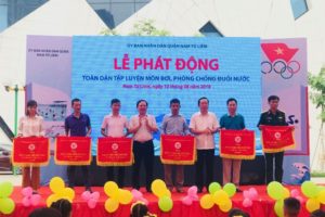 Sở Văn hóa và Thể thao Hà Nội tặng Cờ thi đua về thể dục thể thao cho các đơn vị, tập thể và cá nhân quận Nam Từ Liêm