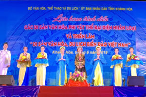 Đoàn nghệ nhân, diễn viên Hà Nội tham gia Liên hoan trình diễn các di sản văn hóa phi vật thể đại diện nhân loại tại Nha Trang, tỉnh Khánh Hòa