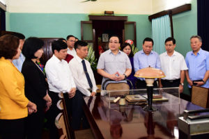 Đoàn đại biểu TP Hà Nội dâng hương tưởng nhớ Chủ tịch Hồ Chí Minh