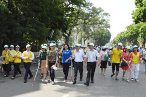 Đi bộ vì “An toàn giao thông cho tất cả mọi người” của Hội người mù TP Hà Nội