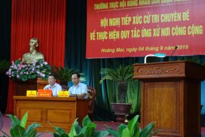 Thường trực Hội đồng nhân dân quận Hoàng Mai tiếp xúc cử tri chuyên đề về thực hiện quy tắc ứng xử nơi công cộng