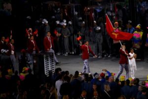 VĐV Hà Nội Vũ Thành An là người cầm cờ Việt Nam diễu hành tại SEA Games 2019