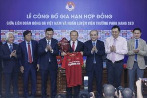 HLV Park Hang Seo gắn bó với bóng đá Việt Nam thêm 3 năm