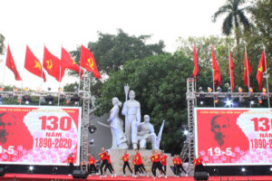 VĐV Hà Nội trình diễn thể thao chào mừng Kỷ niệm 130 năm Ngày sinh Bác Hồ