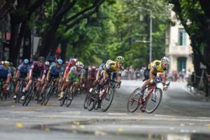 Chặng khai mạc giải xe đạp VTV Cúp Tôn Hoa Sen 2020 diễn ra tại thủ đô Hà Nội