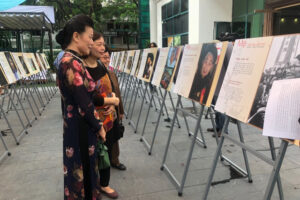 90 bức ảnh sống động khắc họa hình ảnh Mẹ Việt Nam bình dị, chân thật và đầy rung cảm