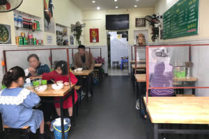  Hà Nội cho phép mở cửa trở lại dịch vụ cắt tóc, gội đầu, dịch vụ ăn, uống trong nhà từ 0h00 phút ngày 22/6