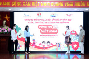 Thiếu nhi dự thi vẽ tranh ”Vững tin Việt Nam” là đóng góp cho quỹ vắc-xin phòng Covid-19