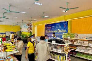 Lan toả yêu thương với siêu thị mini 0 đồng thứ 15 được triển khai tại quận Hoàn Kiếm