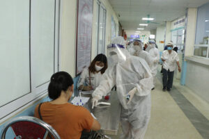 Thành phố Hà Nội ban hành phương án đáp ứng 8.000 giường điều trị bệnh nhân Covid-19