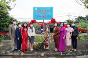 Tuyến đường hoa tự quản của phụ nữ Phú Lãm