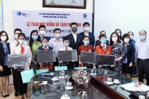 Huyện Thanh Trì: 89 học sinh khó khăn được tặng thiết bị học trực tuyến