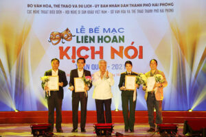  Kịch Hà Nội giành “Vàng” tại Liên hoan kịch nói toàn quốc 2021