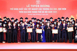 Hà Nội tổ chức Lễ tuyên dương 90 Thủ khoa xuất sắc năm 2021