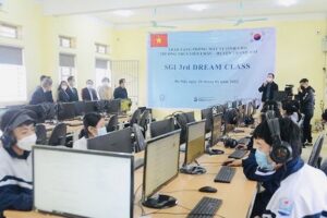 Trao tặng Phòng máy tính hiện đại cho trường học của huyện Thanh Oai