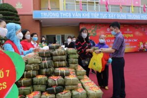 “Chợ Tết nhân đạo – Tết sẻ chia” ấm áp nghĩa tình tại quận Hà Đông