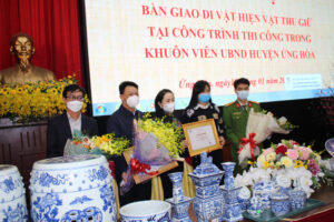 Bảo tàng Hà Nội tiếp nhận gần 200 hiện vật từ UBND huyện Ứng Hòa