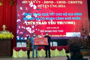Huyện Ứng Hòa trao 600 suất quà “Tết trao yêu thương” cho  hộ nghèo, hoàn cảnh khó khăn