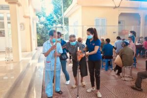 Thị xã Sơn Tây: Tăng tốc tỷ lệ bao phủ vắc xin cho người dân