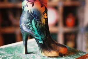 Triển lãm “Chiếc giày gốm Bát Tràng & Cuộc dạo chơi cùng văn hóa Ý”