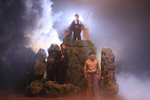 Biểu diễn vở nhạc kịch ”Người cầm lái” về hình tượng Bác Hồ tại Nhà hát Lớn