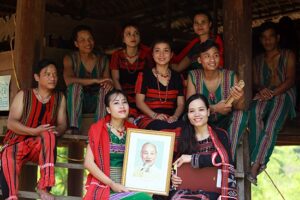 “Bác Hồ với cộng đồng các dân tộc Việt Nam”