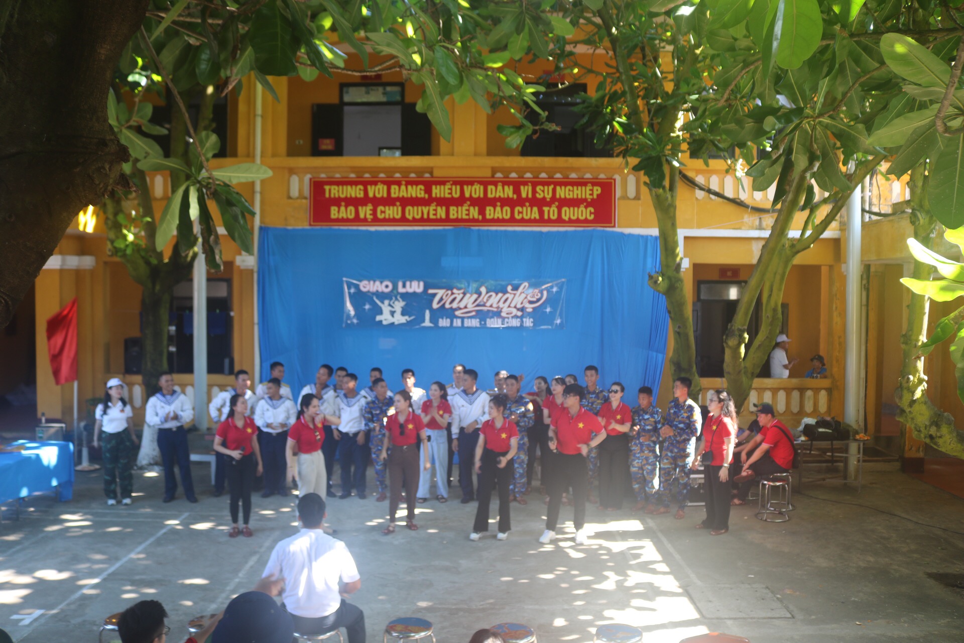 Nhà hát Chèo Hà Nội biểu diễn tại Trường Sa – Cổng thông tin Sở Văn Hóa Nhà hát Chèo Hà Nội biểu diễn tại Trường Sa – Cổng thông tin Sở Văn Hóa