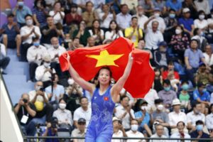 Vật tự do nữ Việt Nam thể hiện sức mạnh ở SEA Games 31