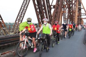 Ra mắt tour đạp xe ‘Dấu chân làng cổ Bát Tràng’ hướng tới SEA Games 31.