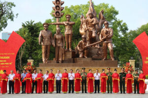 Khánh thành Tượng đài “Công an nhân dân vì dân phục vụ” tại Hà Nội