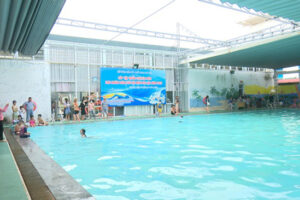 Trung tâm Văn hoá thông tin và thể thao huyện Hoài Đức tổ chức thi cấp Giấy chứng nhận bơi cho các em học sinh