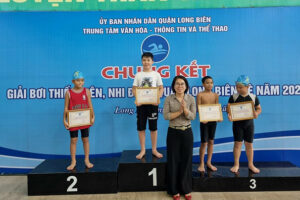 Chung kết giải bơi Thiếu niên, Nhi đồng quận Long Biên hè năm 2022