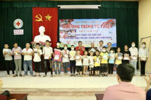 Huyện Thường Tín trao tặng 150 suất quà cho trẻ em mồ côi, hoàn cảnh khó khăn