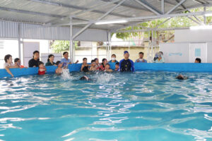 Huyện Quốc Oai bế giảng 22 lớp bơi tại dự án “Hỗ trợ triển khai các can thiệp hiệu quả và bền vững để phòng, chống đuối nước trẻ em tại Việt Nam” năm 2022