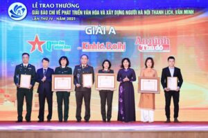 Tổ chức Lễ trao Giải báo chí về phát triển văn hóa và xây dựng người Hà Nội thanh lịch, văn minh lần thứ V-2022