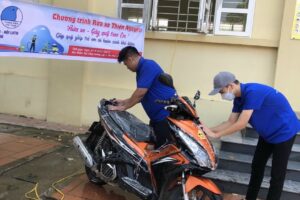 Tuổi trẻ  xã Thư Phú rửa xe gây quỹ vì trẻ em có hoàn cảnh khó khăn
