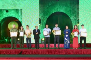 Trao Giải báo chí về Phát triển văn hóa và xây dựng người Hà Nội thanh lịch, văn minh lần thứ V – năm 2022